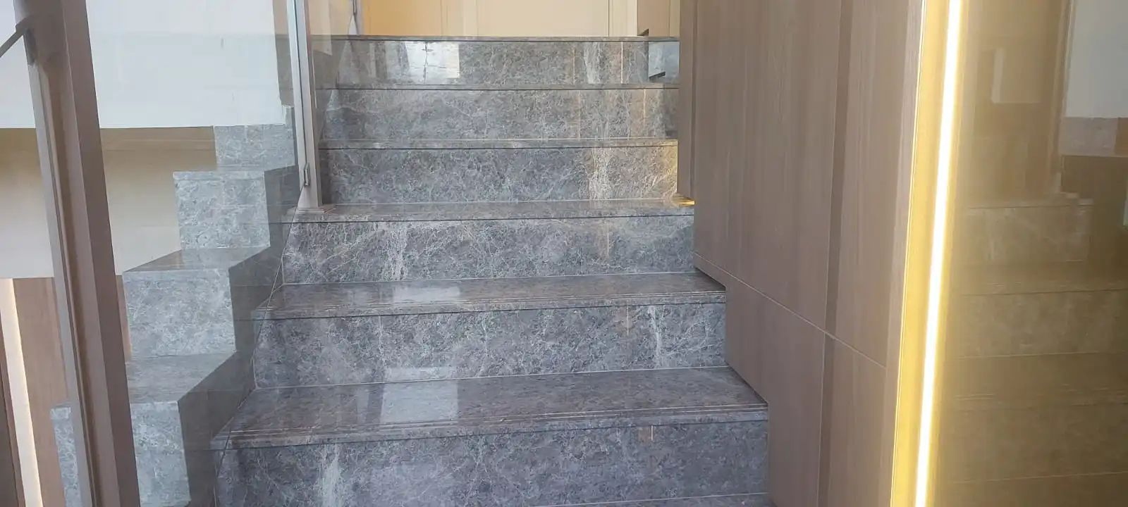 Professional Marble Crystallization in Business Bay, Dubai - Expert Crystal Treatment for Palm Jumeirah Villas